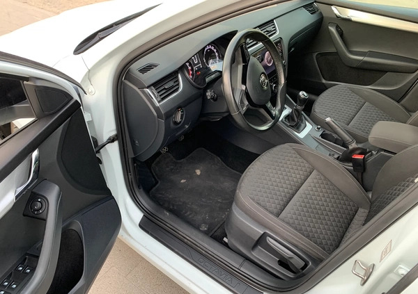 Skoda Octavia cena 49900 przebieg: 149000, rok produkcji 2017 z Poznań małe 211